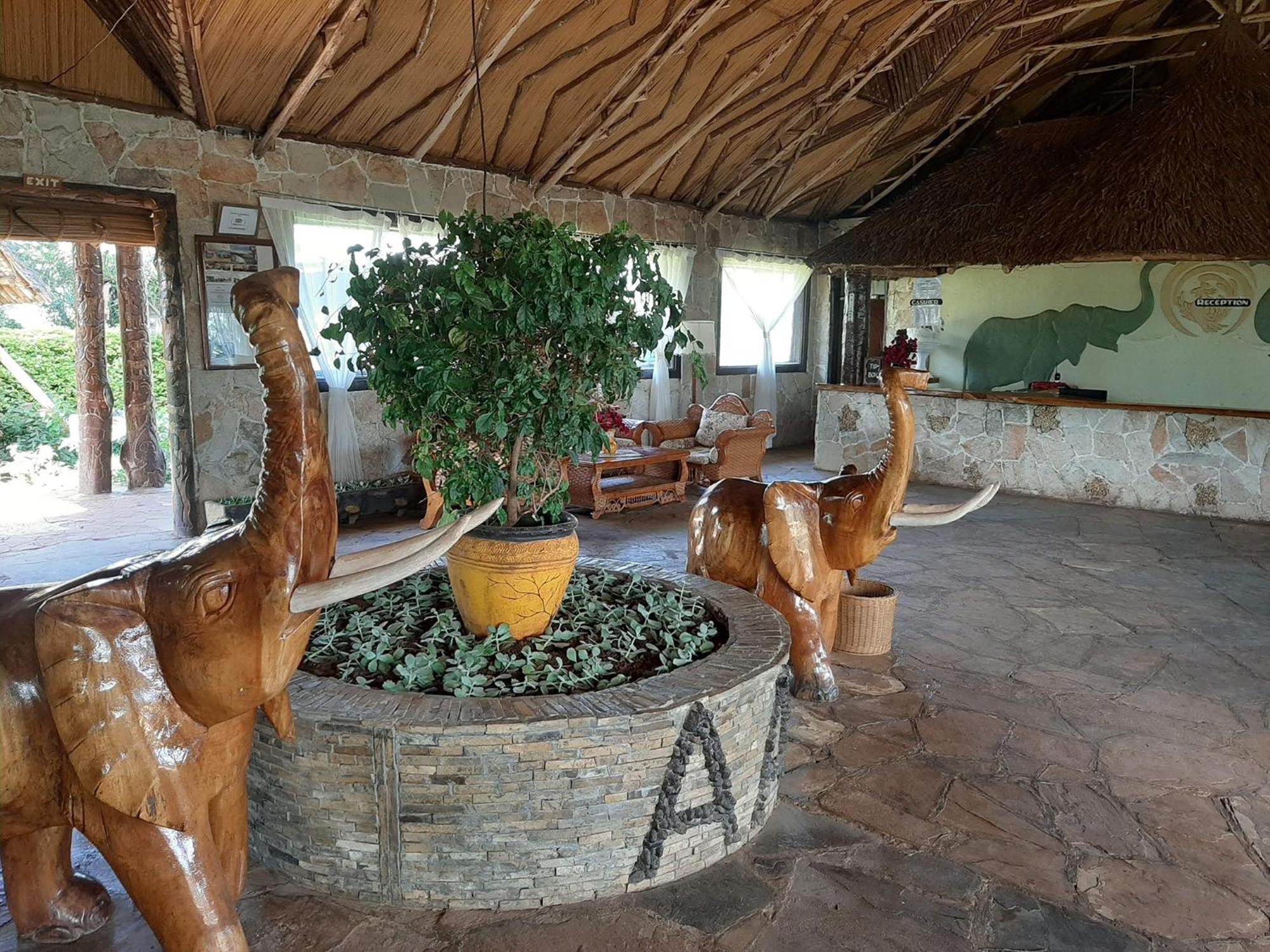 Aa Lodge Амбосели Екстериор снимка