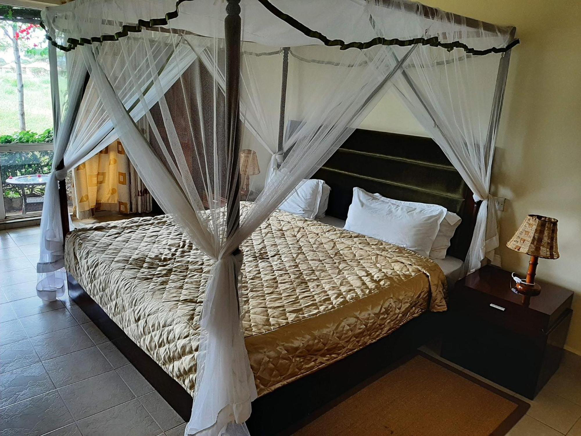 Aa Lodge Амбосели Екстериор снимка